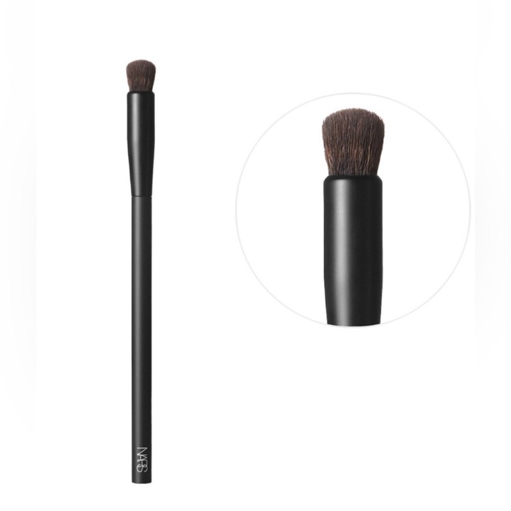 Nars # 11 Soft Matte Complete Concealer Brush